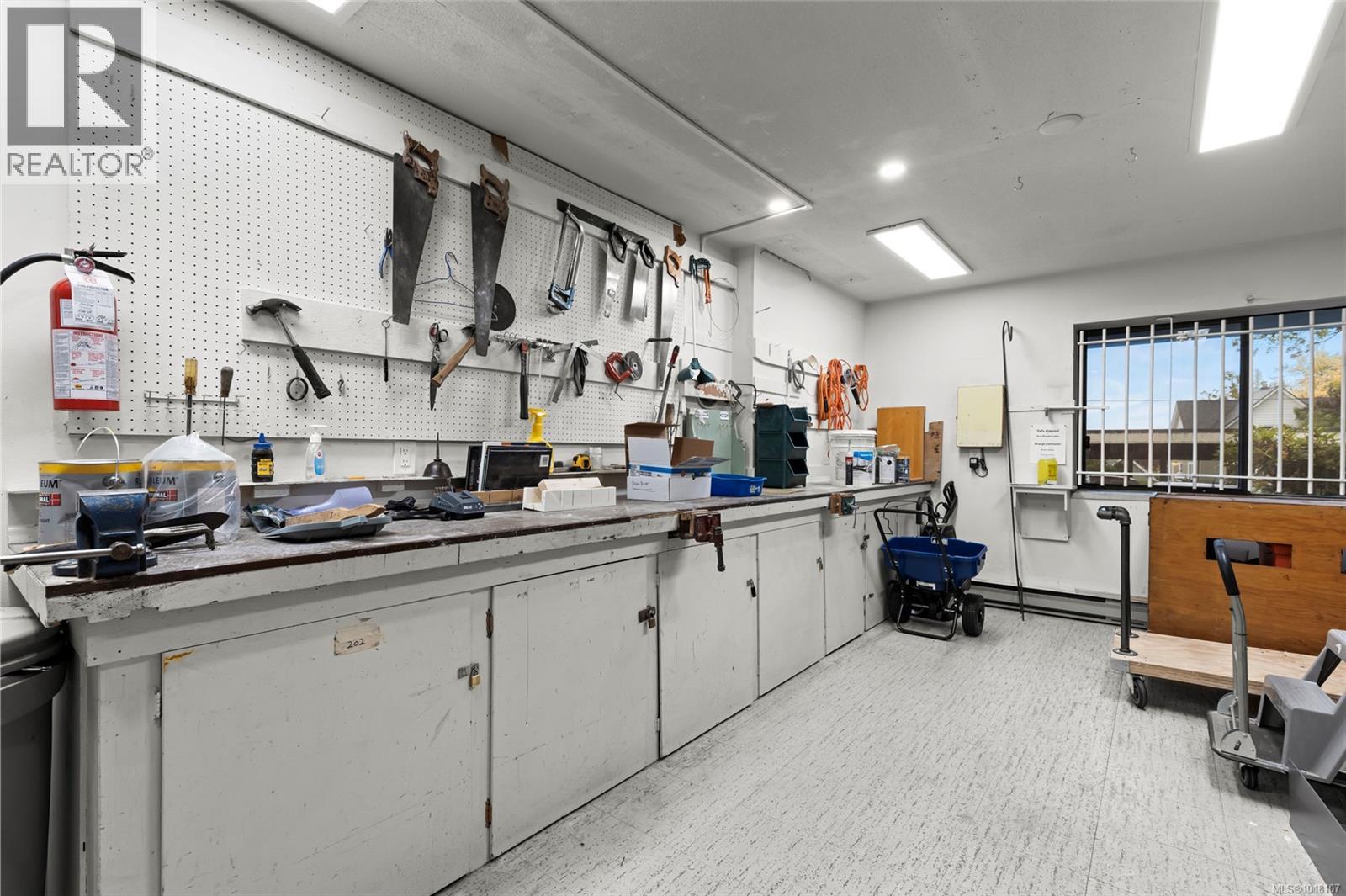 405 1875 Lansdowne Rd, Saanich, British Columbia V8P 1A9 - Photo 36 - 1018107