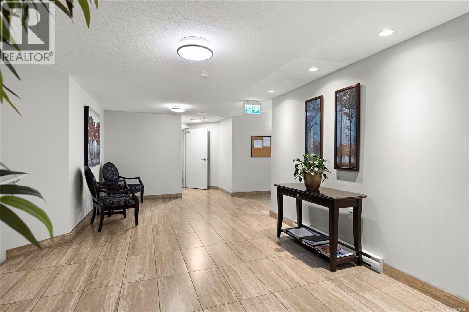 405 1875 Lansdowne Rd, Saanich, British Columbia V8P 1A9 - Photo 9 - 1018107