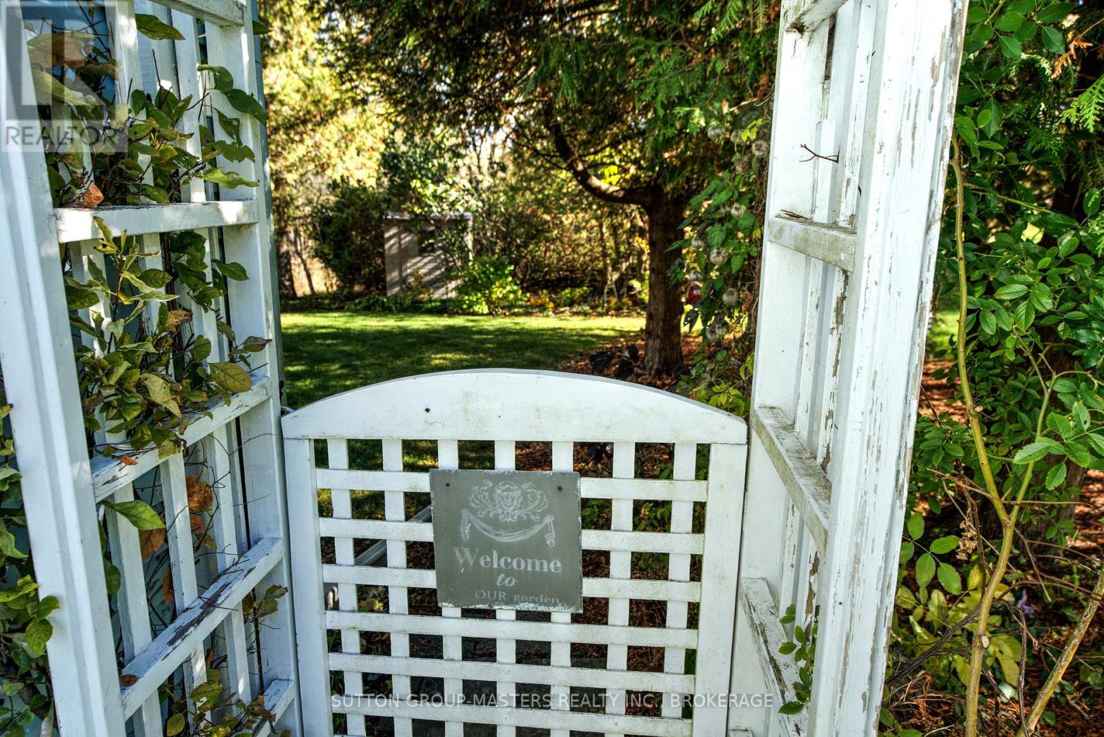 Country Cl - 17 Country Club Drive, Loyalist, Ontario  K0H 1G0 - Photo 37 - X12493126