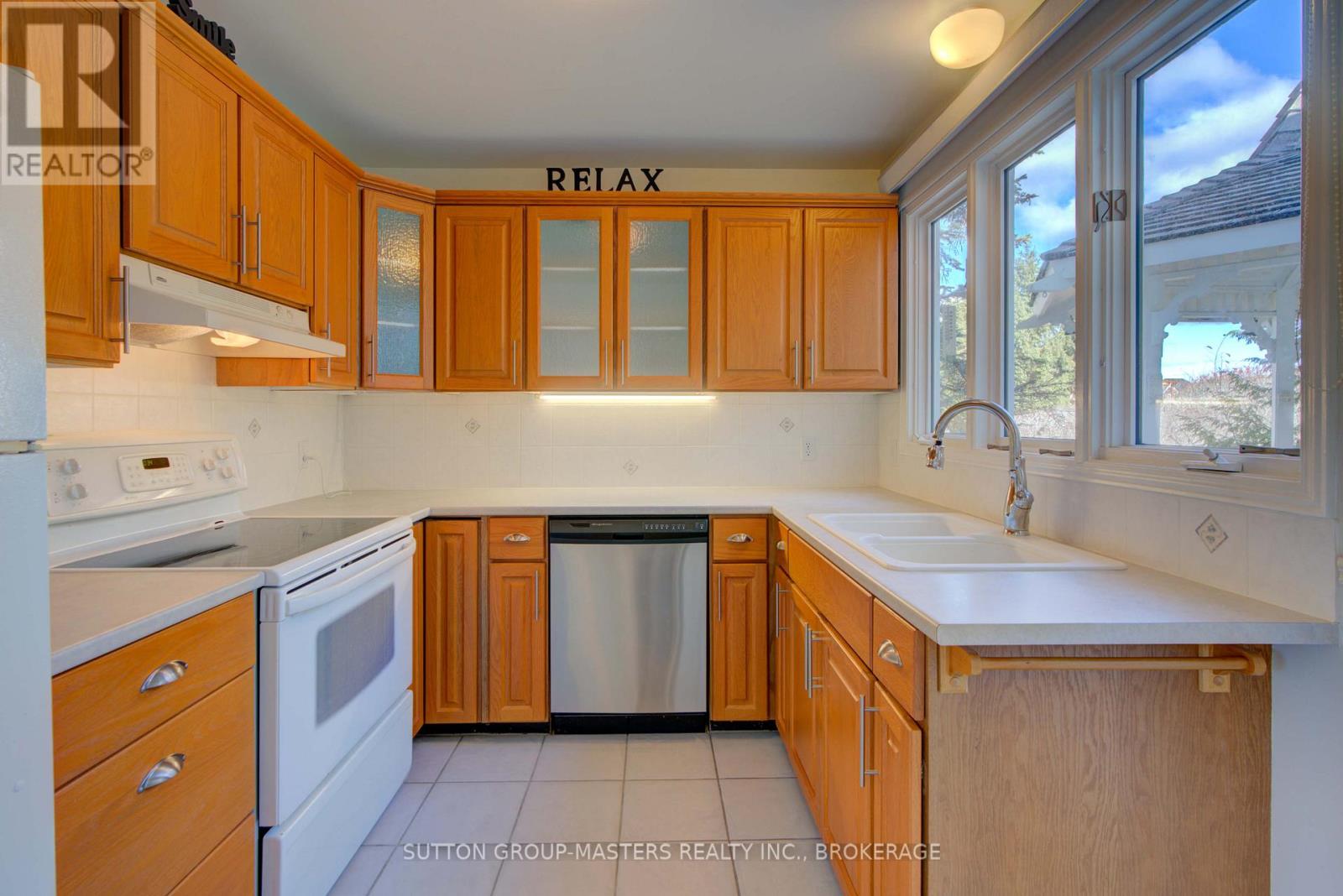 Country Cl - 17 Country Club Drive, Loyalist, Ontario  K0H 1G0 - Photo 8 - X12493126