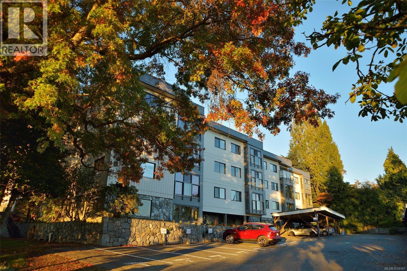 405 1875 Lansdowne Rd, Saanich, British Columbia V8P 1A9 - Photo 38 - 1018107