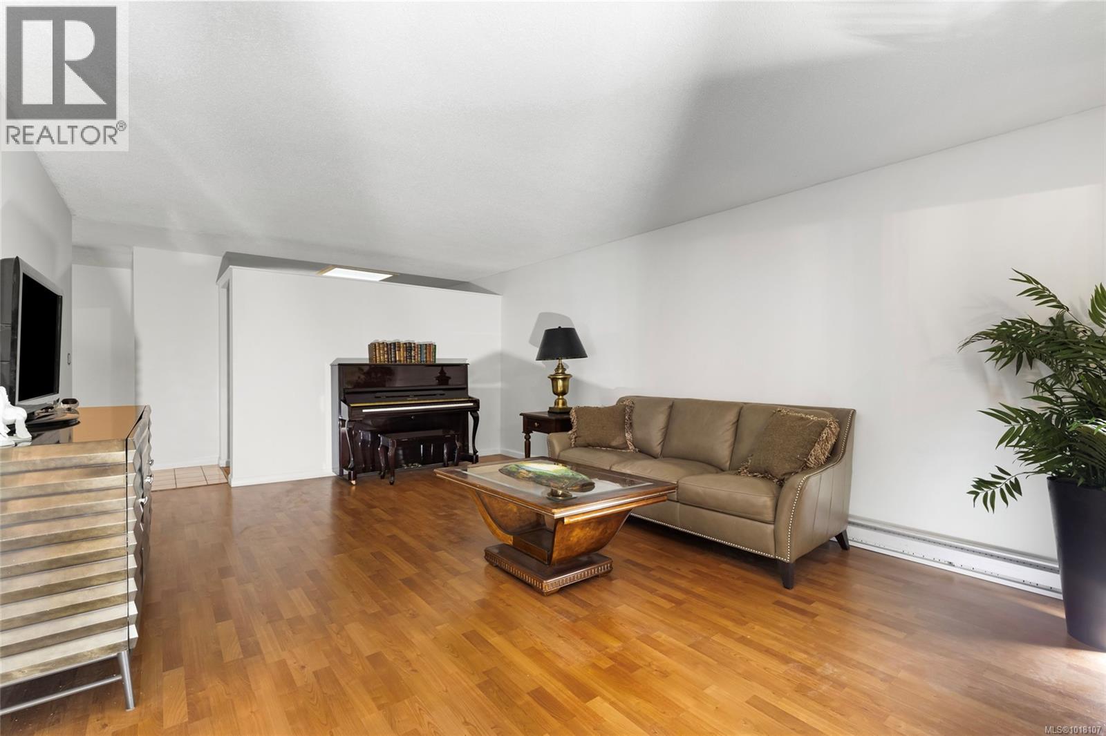 405 1875 Lansdowne Rd, Saanich, British Columbia V8P 1A9 - Photo 23 - 1018107