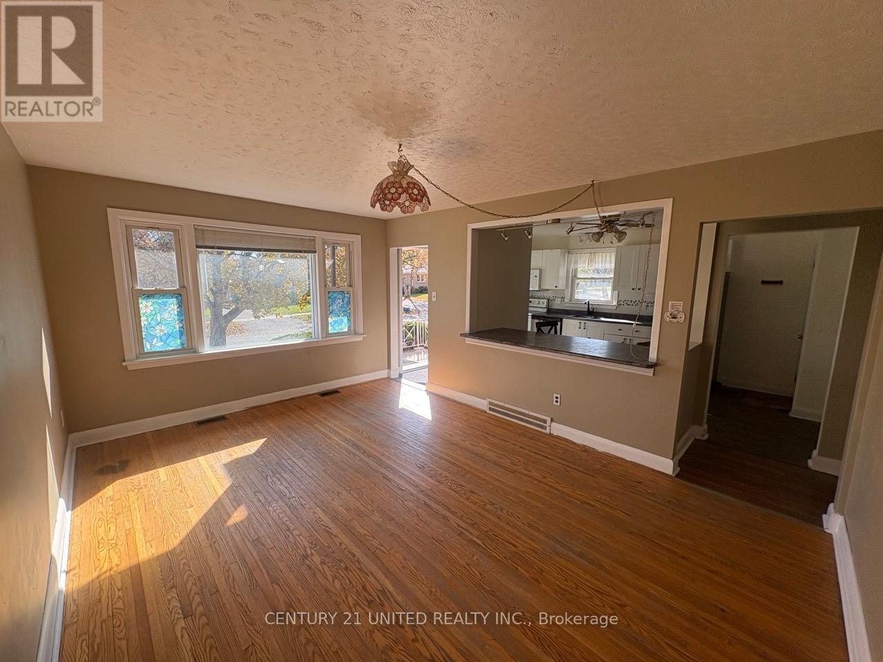 378 Aberdeen Avenue, Peterborough, Ontario  K9H 4X6 - Photo 2 - X12493046