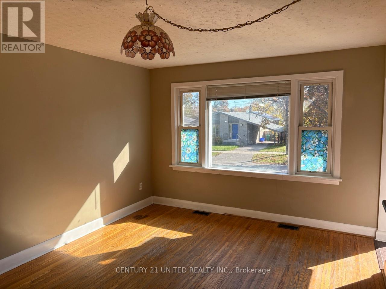 378 Aberdeen Avenue, Peterborough, Ontario  K9H 4X6 - Photo 3 - X12493046