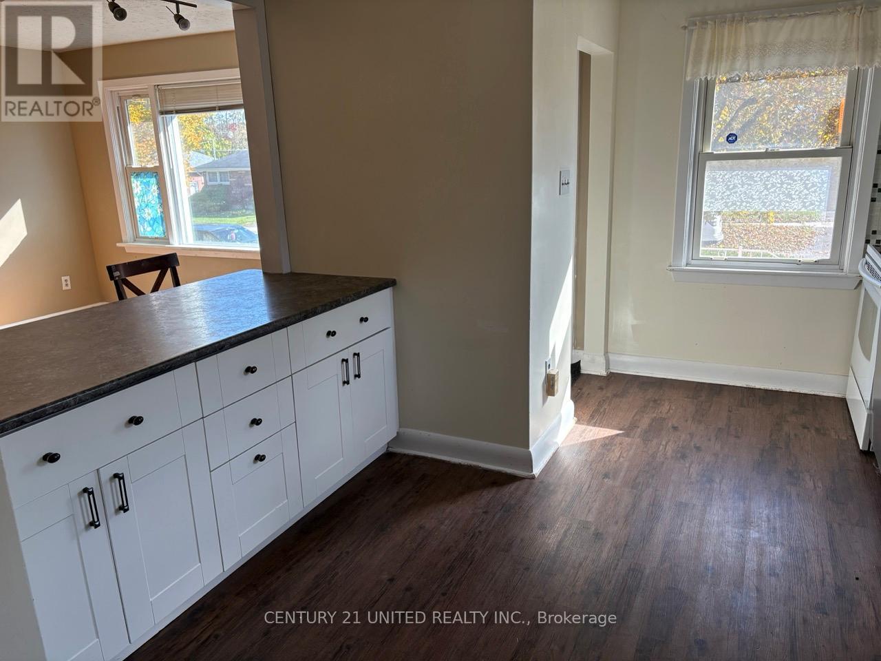 378 Aberdeen Avenue, Peterborough, Ontario  K9H 4X6 - Photo 5 - X12493046