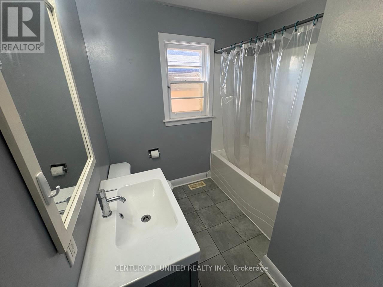 378 Aberdeen Avenue, Peterborough, Ontario  K9H 4X6 - Photo 6 - X12493046