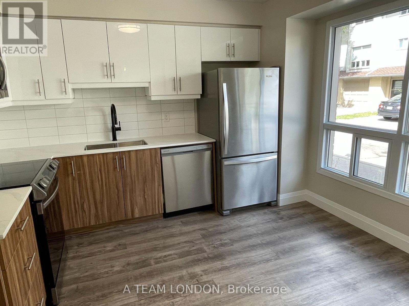 39 - 35 Waterman Avenue, London South, Ontario  N6C 5T4 - Photo 3 - X12493222