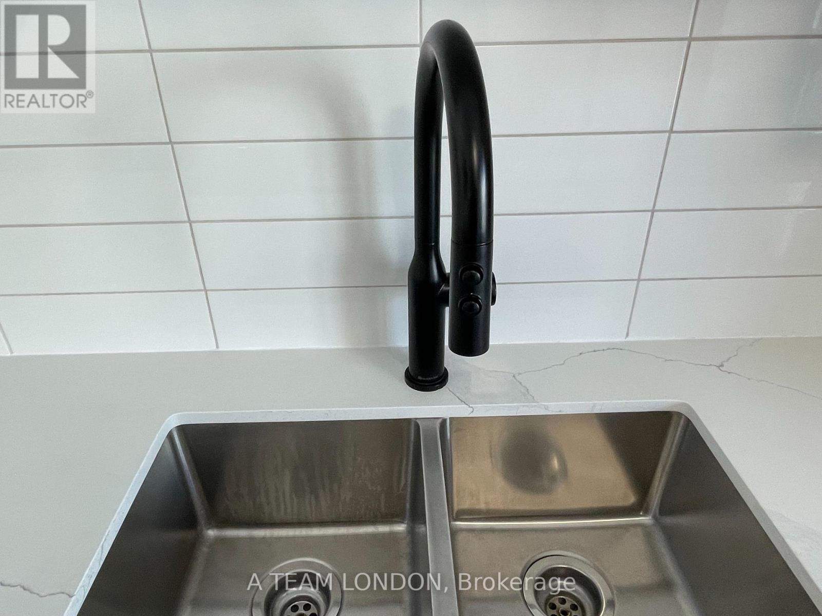 39 - 35 Waterman Avenue, London South, Ontario  N6C 5T4 - Photo 5 - X12493222