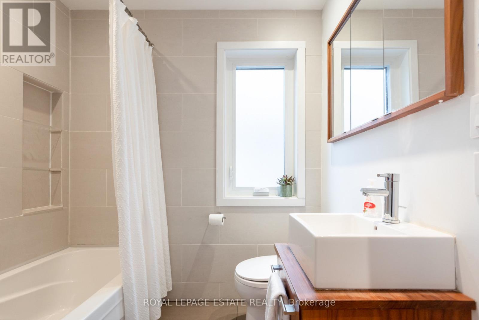 82 Dagmar Avenue, Toronto, Ontario  M4M 1W1 - Photo 27 - E12492858