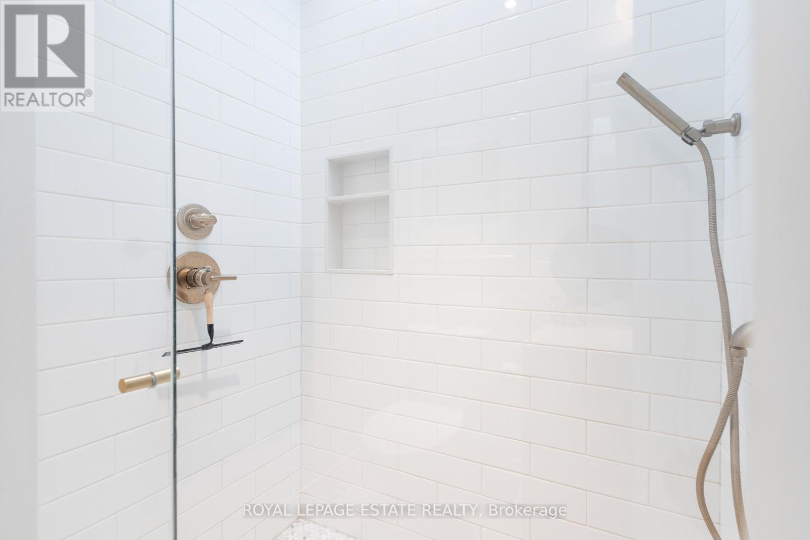 82 Dagmar Avenue, Toronto, Ontario  M4M 1W1 - Photo 31 - E12492858