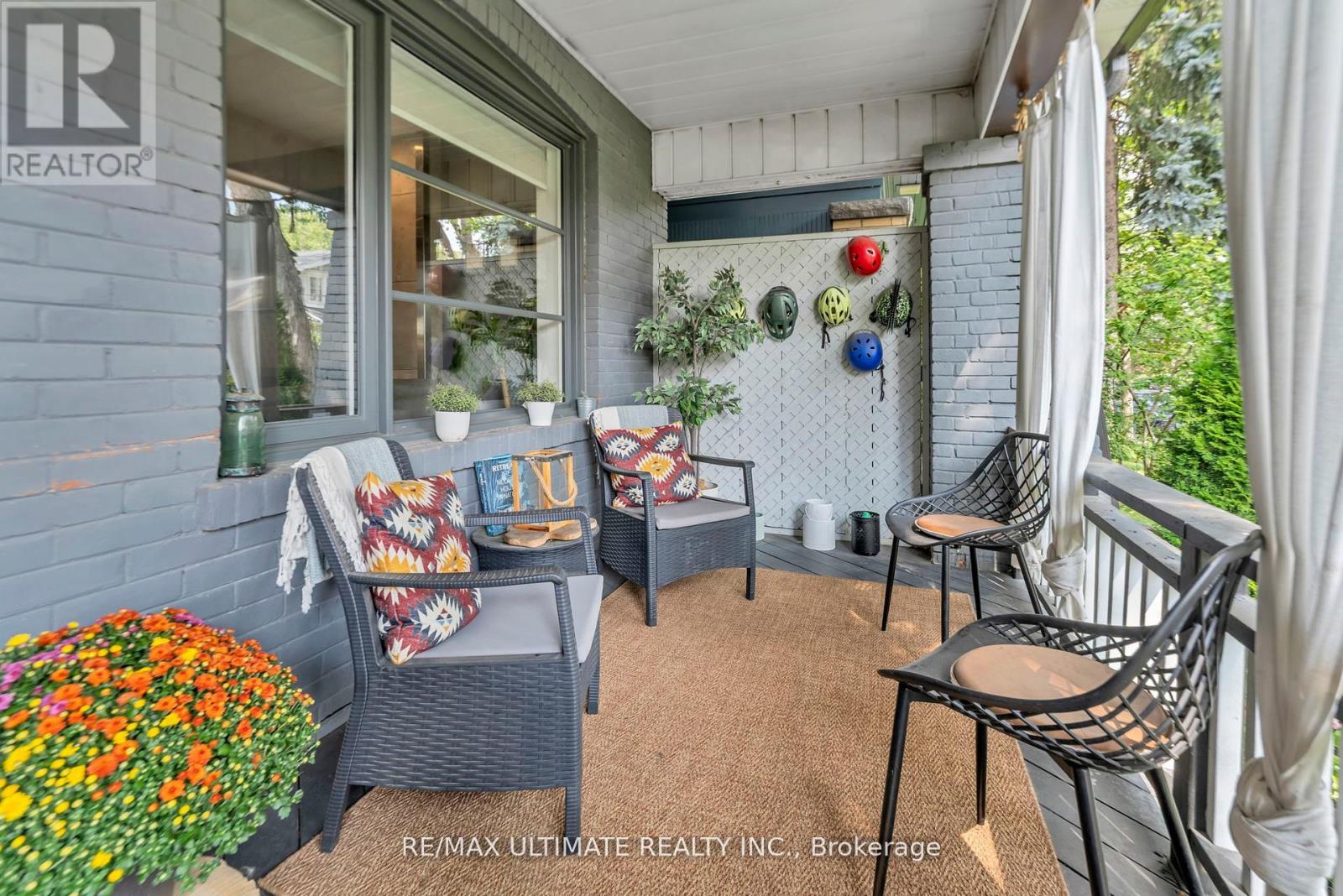 10 Oakdene Crescent, Toronto, Ontario  M4J 4H9 - Photo 2 - E12492918