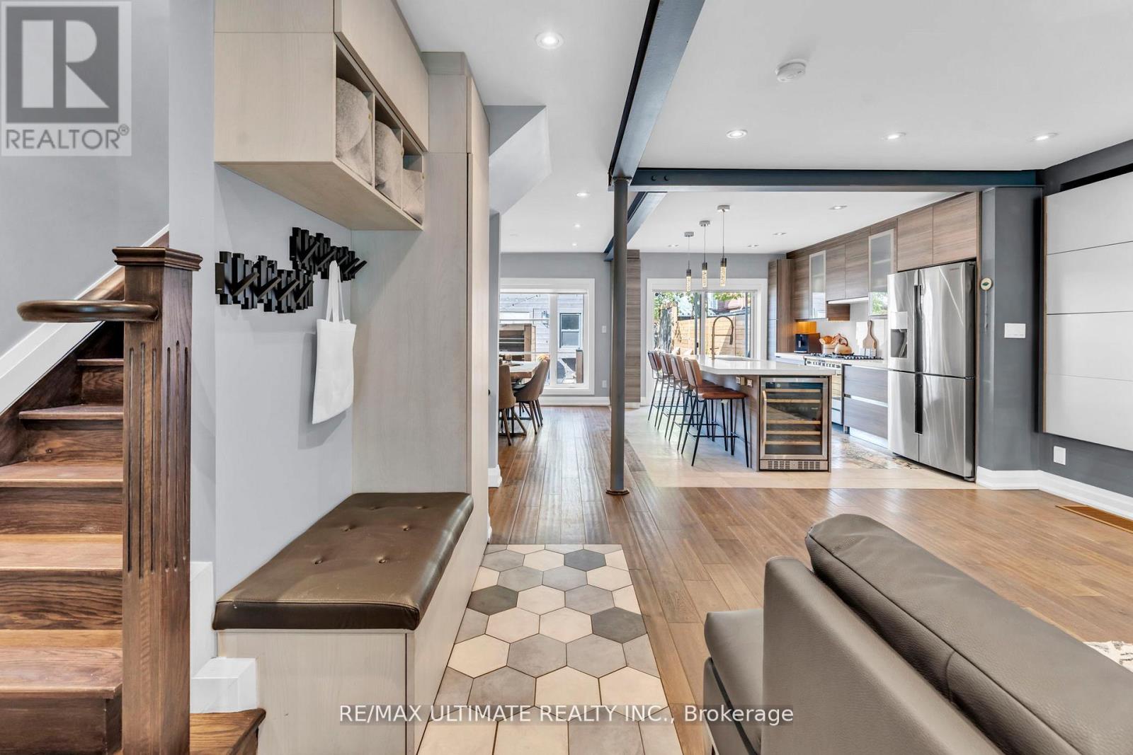 10 Oakdene Crescent, Toronto, Ontario  M4J 4H9 - Photo 3 - E12492918