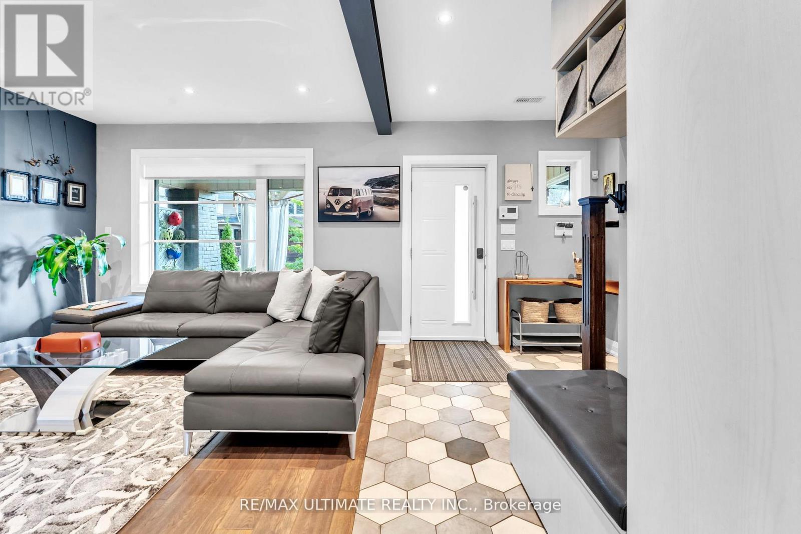 10 Oakdene Crescent, Toronto, Ontario  M4J 4H9 - Photo 5 - E12492918