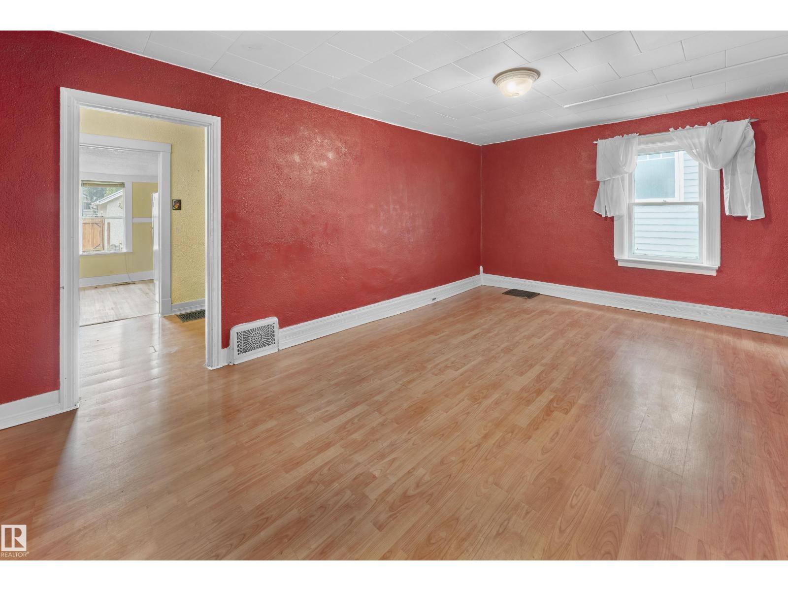 11038 84 Av Nw, Edmonton, Alberta  T6G 0V7 - Photo 6 - E4464072