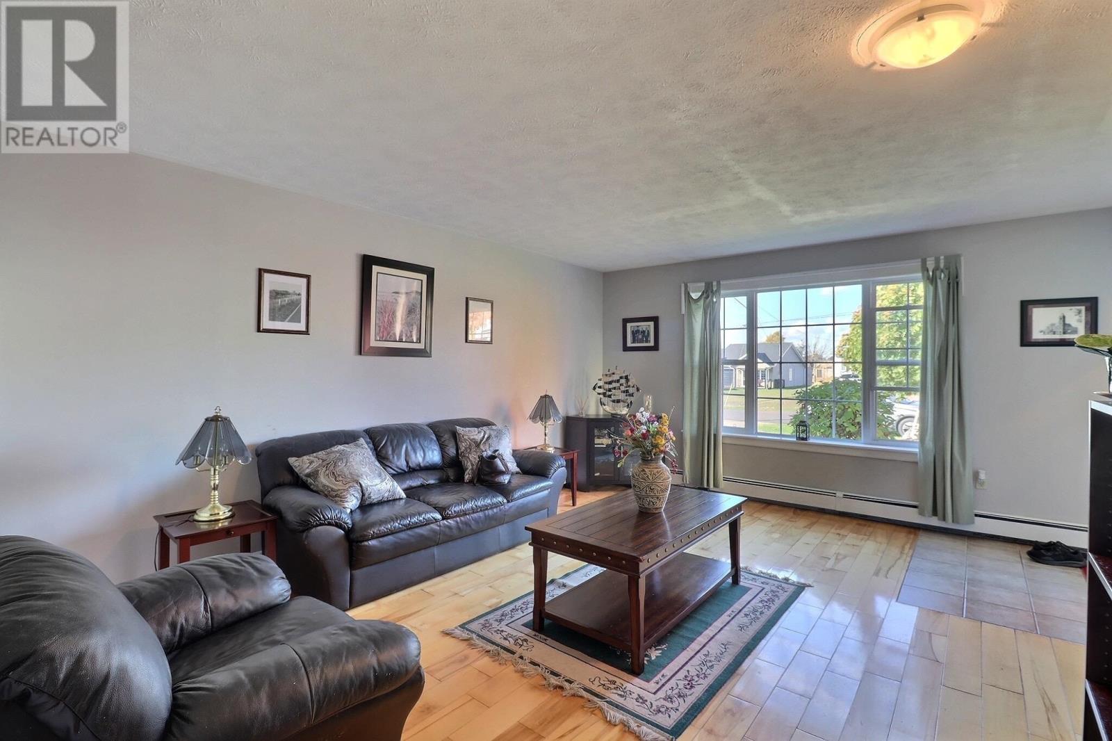 32 Parent Street, Charlottetown, Prince Edward Island  C1C 1R2 - Photo 3 - 202526930