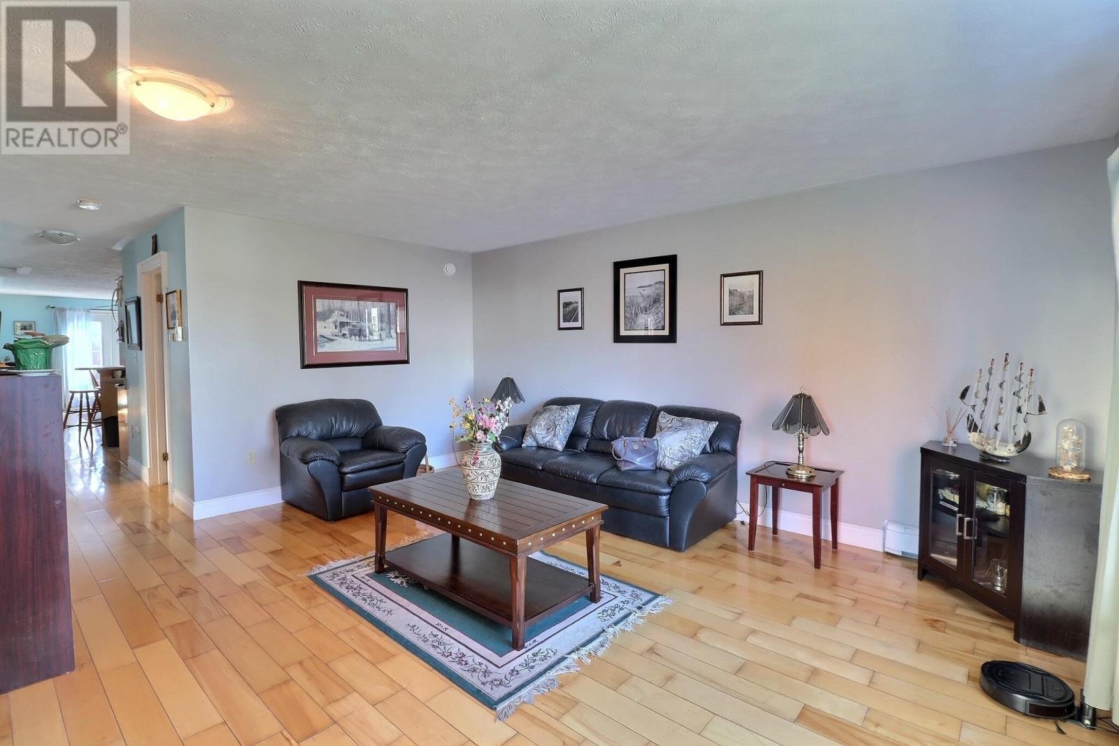 32 Parent Street, Charlottetown, Prince Edward Island  C1C 1R2 - Photo 2 - 202526930