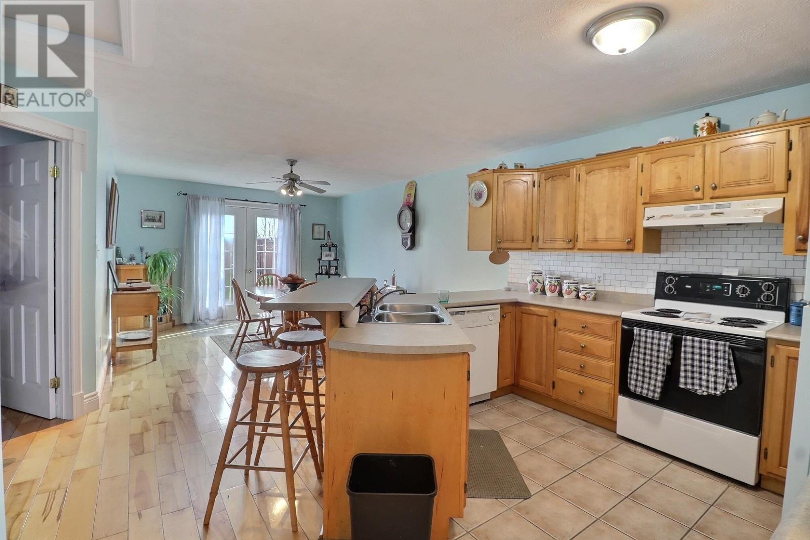 32 Parent Street, Charlottetown, Prince Edward Island  C1C 1R2 - Photo 6 - 202526930