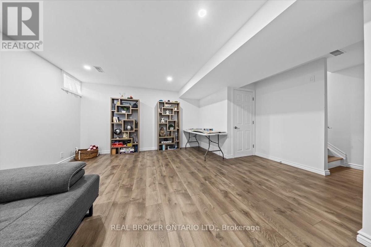 504 Broadleaf Street, Ottawa, Ontario  K4A 3W5 - Photo 17 - X12492998