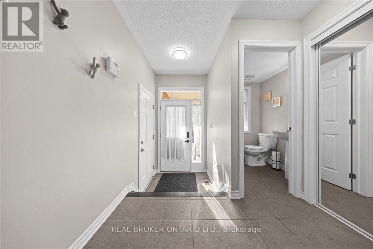 504 Broadleaf Street, Ottawa, Ontario  K4A 3W5 - Photo 2 - X12492998