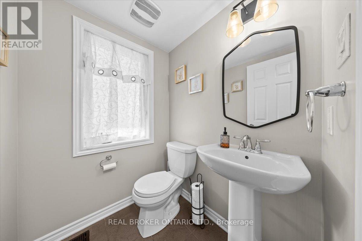 504 Broadleaf Street, Ottawa, Ontario  K4A 3W5 - Photo 3 - X12492998