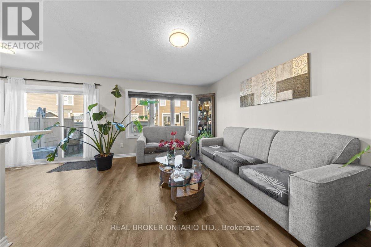 504 Broadleaf Street, Ottawa, Ontario  K4A 3W5 - Photo 9 - X12492998