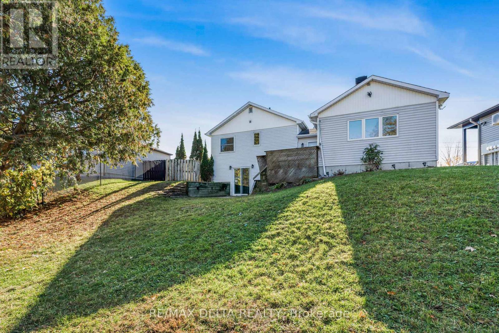 870 Chapman Street, Clarence-Rockland, Ontario  K4K 1E6 - Photo 3 - X12493006