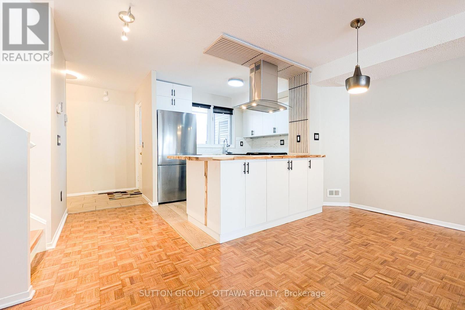 267 Bruyere Street, Ottawa, Ontario  K1N 5E5 - Photo 2 - X12493010