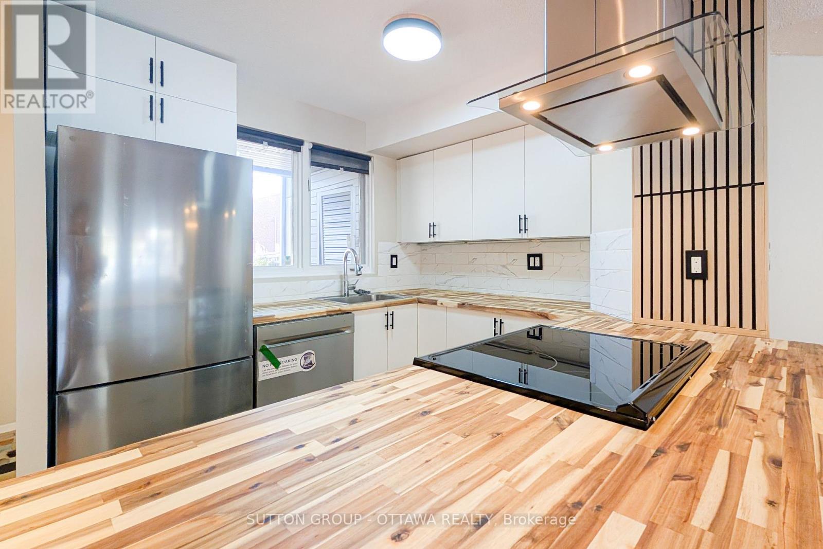 267 Bruyere Street, Ottawa, Ontario  K1N 5E5 - Photo 3 - X12493010