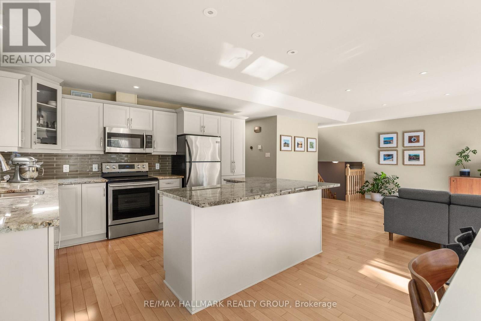 2605 Pierrette Drive, Ottawa, Ontario  K4C 1B6 - Photo 13 - X12493056