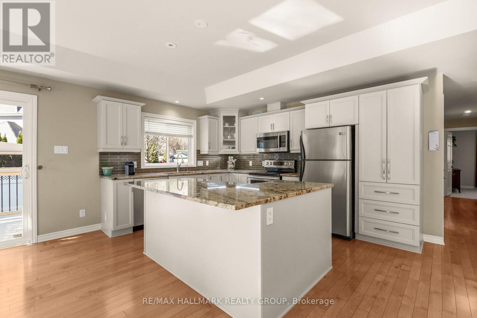 2605 Pierrette Drive, Ottawa, Ontario  K4C 1B6 - Photo 14 - X12493056