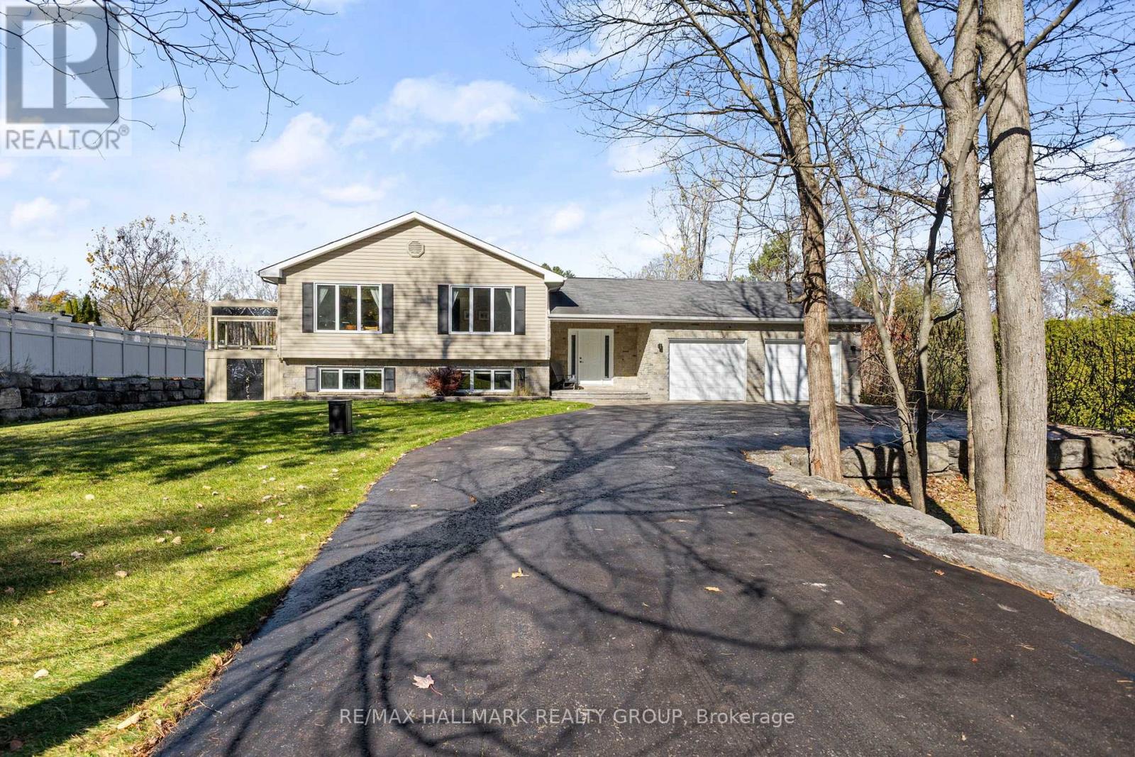 2605 Pierrette Drive, Ottawa, Ontario  K4C 1B6 - Photo 2 - X12493056