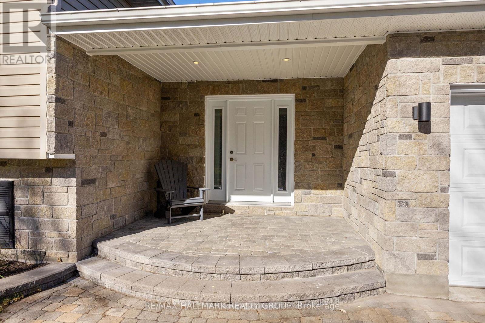 2605 Pierrette Drive, Ottawa, Ontario  K4C 1B6 - Photo 3 - X12493056