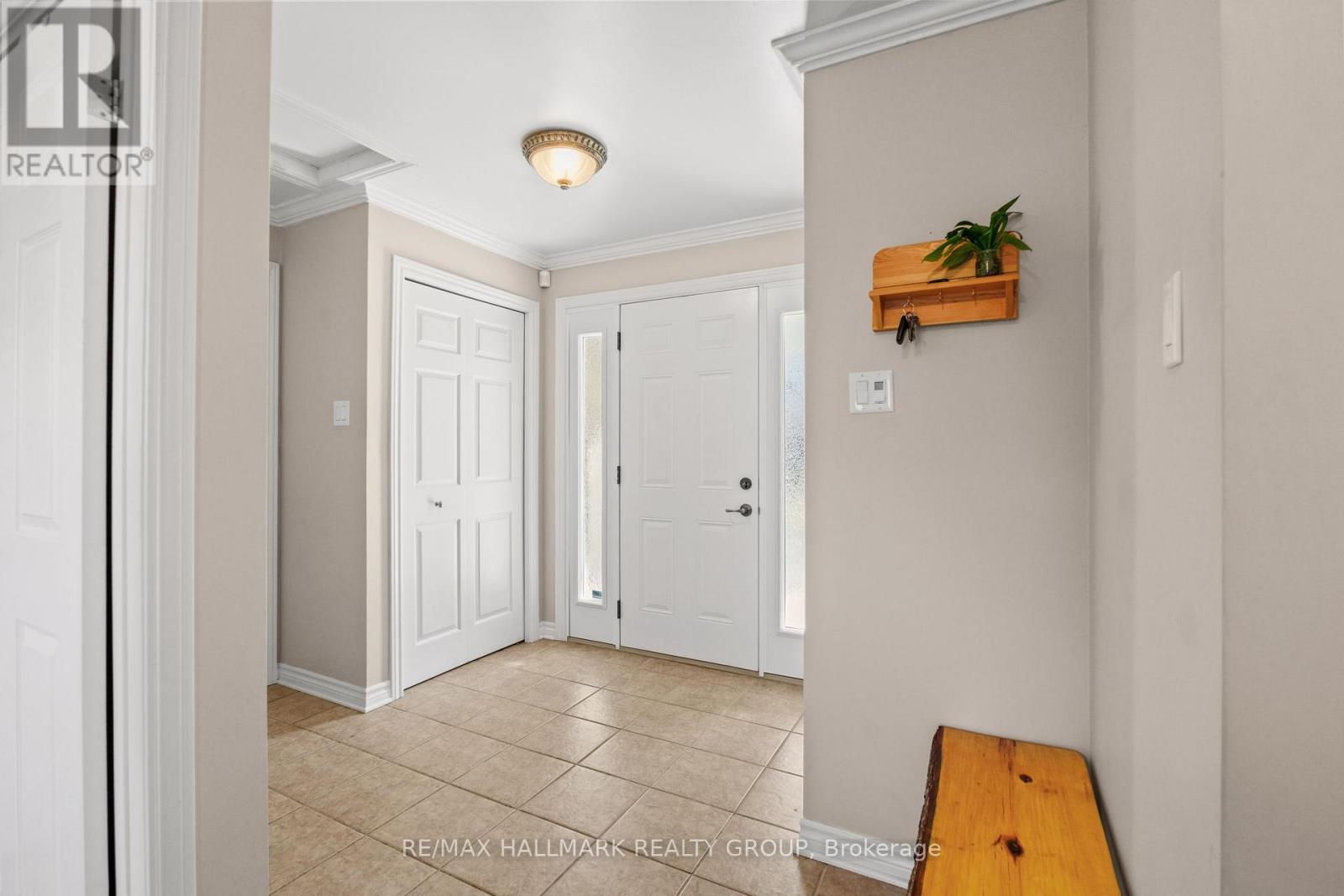 2605 Pierrette Drive, Ottawa, Ontario  K4C 1B6 - Photo 4 - X12493056