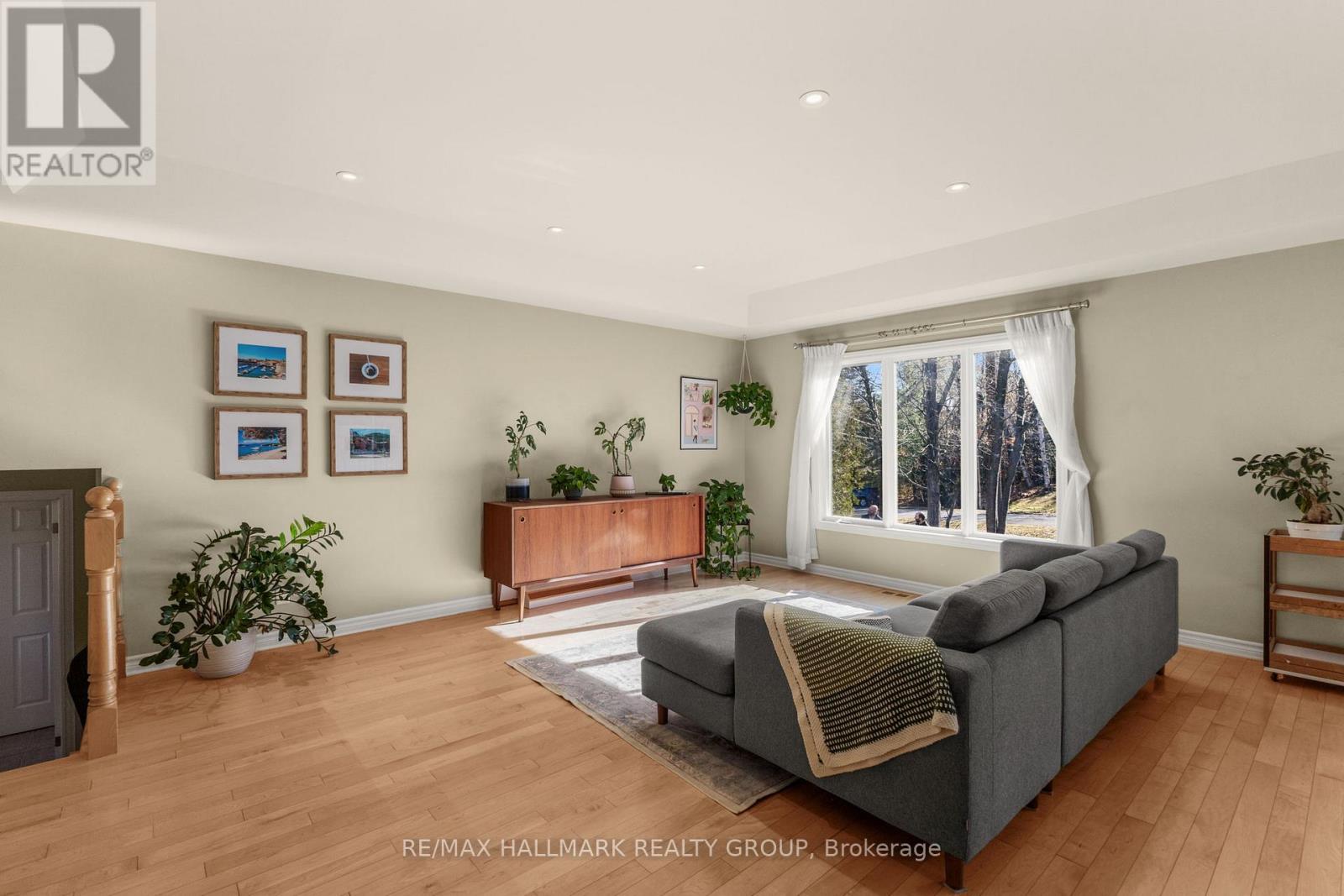 2605 Pierrette Drive, Ottawa, Ontario  K4C 1B6 - Photo 8 - X12493056