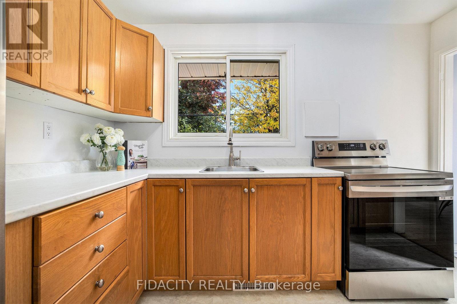 42 Stinson Avenue, Ottawa, Ontario  K2H 6N4 - Photo 13 - X12493060