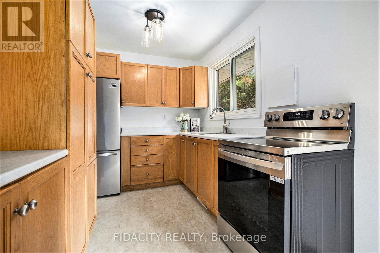 42 Stinson Avenue, Ottawa, Ontario  K2H 6N4 - Photo 14 - X12493060