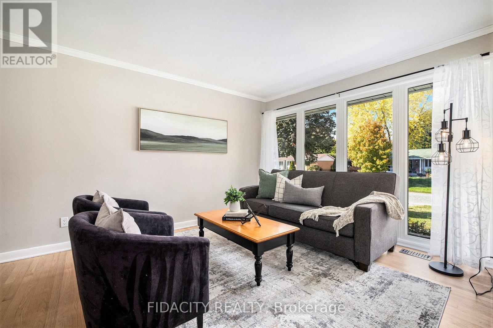 42 Stinson Avenue, Ottawa, Ontario  K2H 6N4 - Photo 4 - X12493060