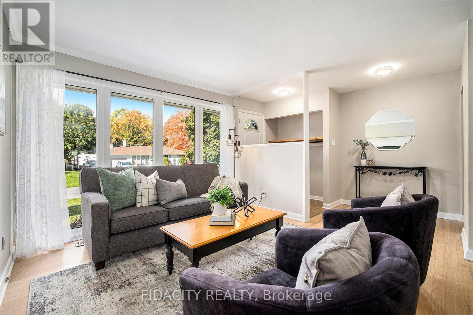 42 Stinson Avenue, Ottawa, Ontario  K2H 6N4 - Photo 5 - X12493060