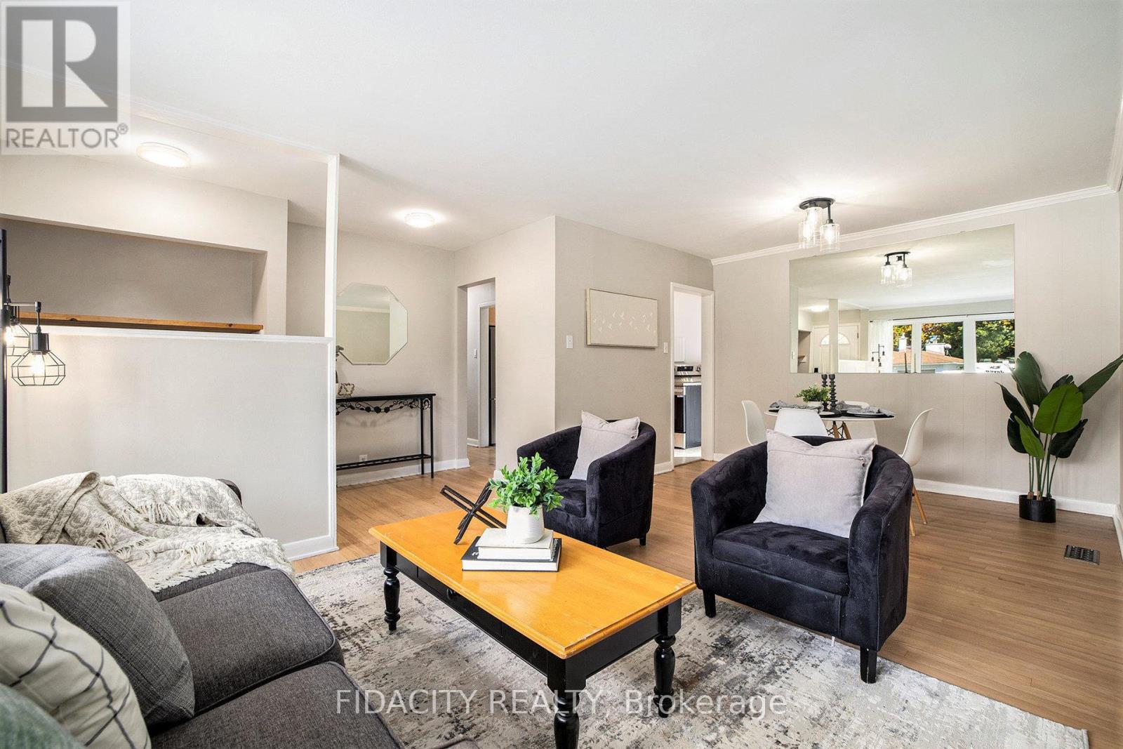 42 Stinson Avenue, Ottawa, Ontario  K2H 6N4 - Photo 6 - X12493060