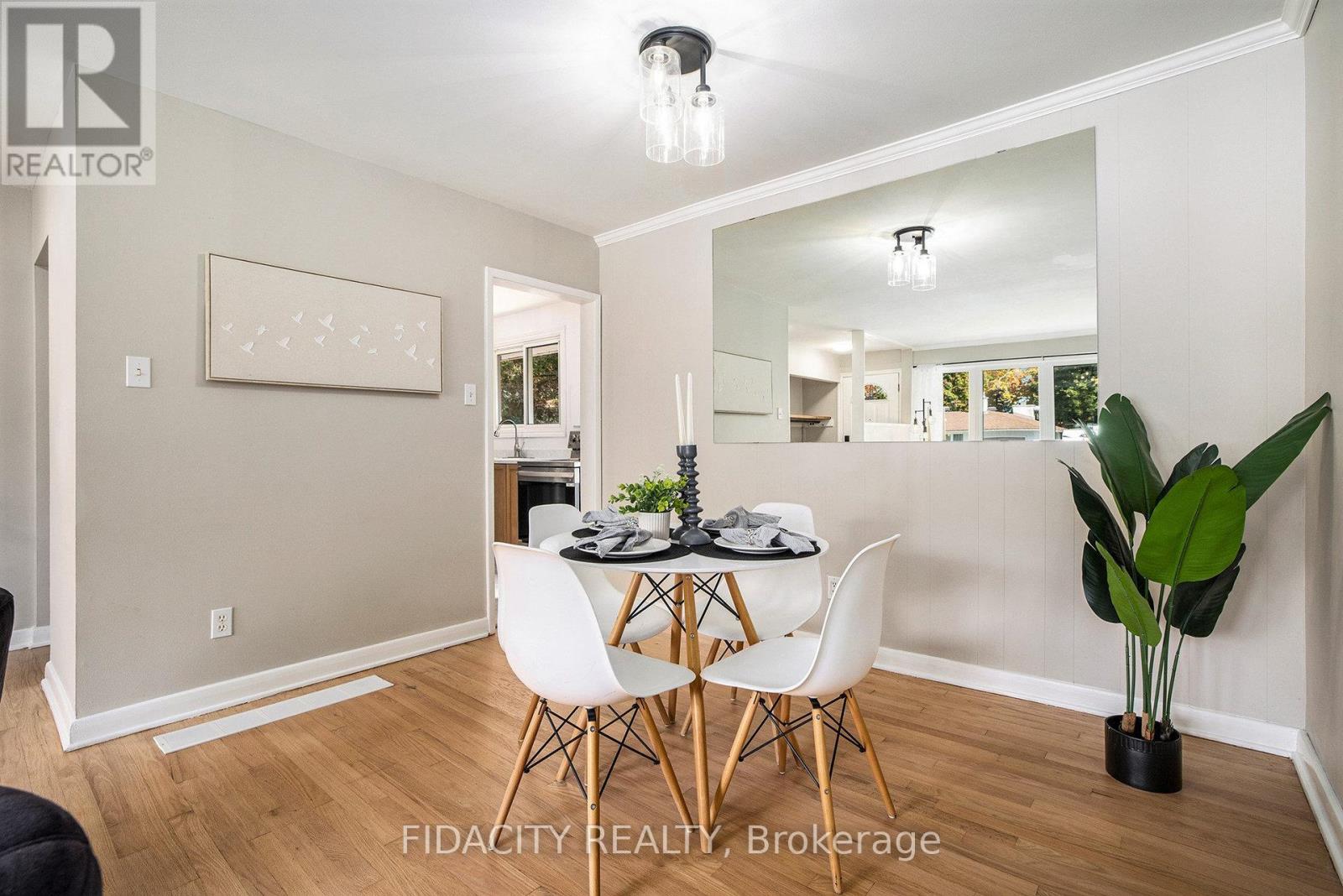 42 Stinson Avenue, Ottawa, Ontario  K2H 6N4 - Photo 7 - X12493060