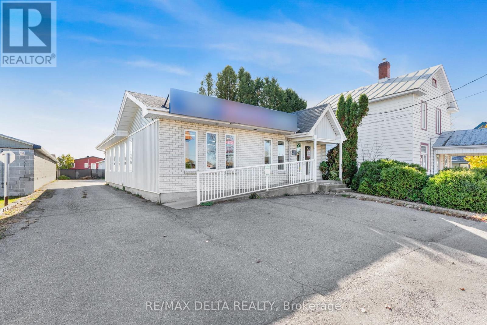 377 St Philippe Street, Alfred And Plantagenet, Ontario  K0B 1A0 - Photo 2 - X12493066