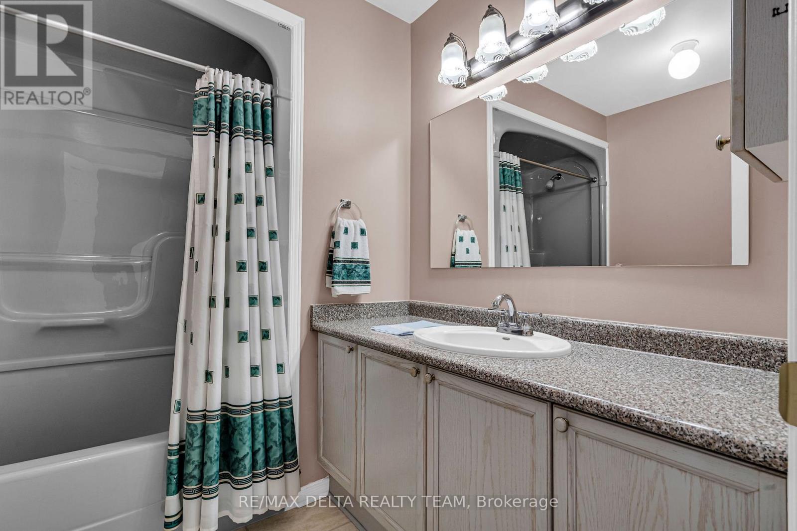 6565 Des Chouettes Lane, Ottawa, Ontario  K1C 7E6 - Photo 24 - X12493078