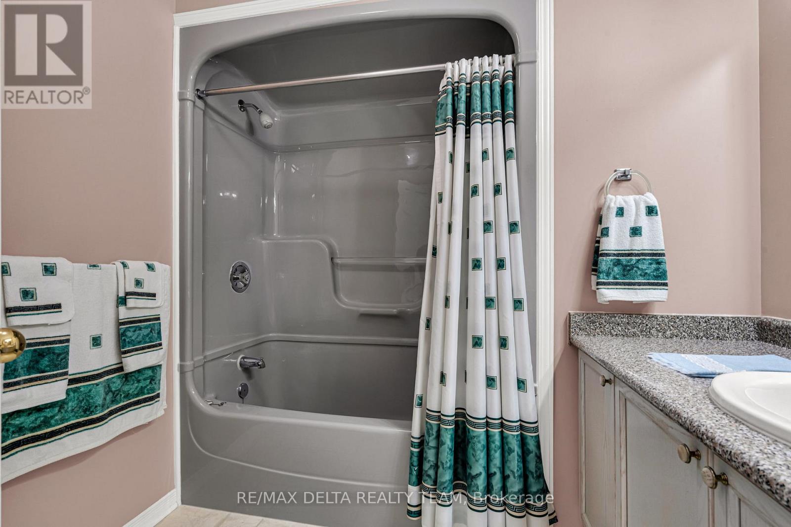 6565 Des Chouettes Lane, Ottawa, Ontario  K1C 7E6 - Photo 25 - X12493078