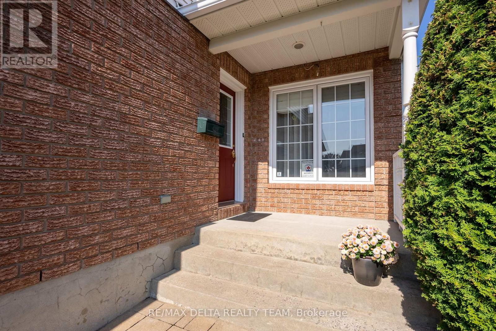 6565 Des Chouettes Lane, Ottawa, Ontario  K1C 7E6 - Photo 3 - X12493078