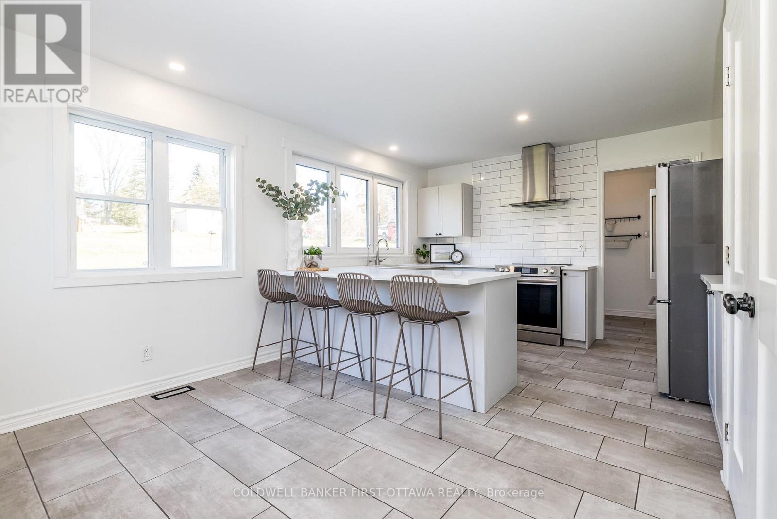 100 Manion Heights Crescent, Ottawa, Ontario  K0A 1L0 - Photo 11 - X12493144