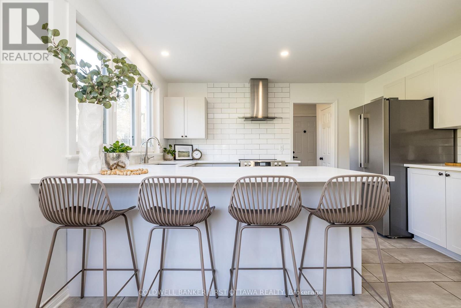 100 Manion Heights Crescent, Ottawa, Ontario  K0A 1L0 - Photo 12 - X12493144