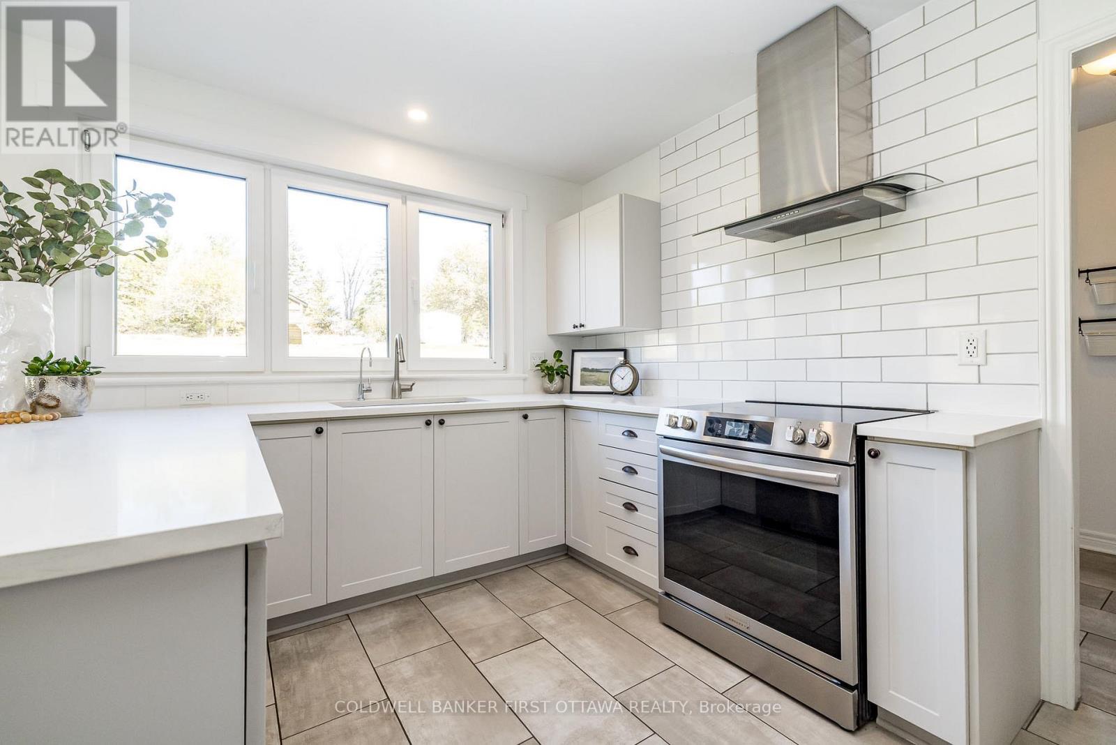 100 Manion Heights Crescent, Ottawa, Ontario  K0A 1L0 - Photo 14 - X12493144