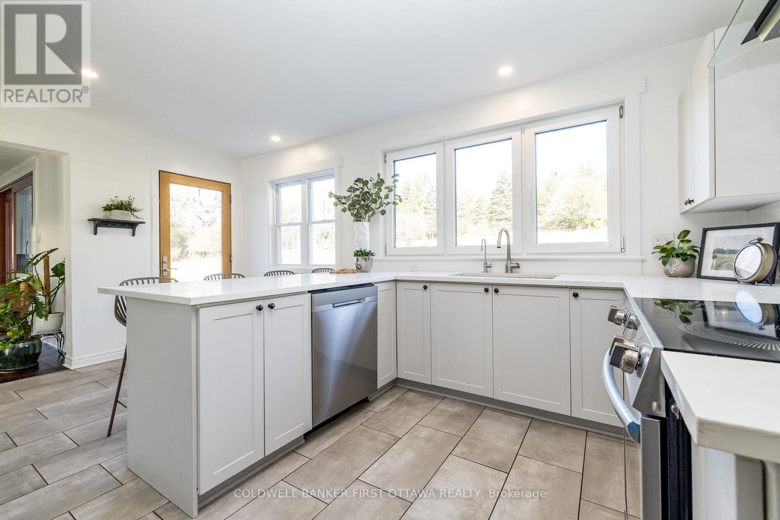 100 Manion Heights Crescent, Ottawa, Ontario  K0A 1L0 - Photo 15 - X12493144