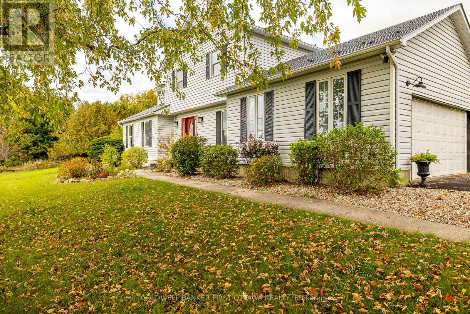 100 Manion Heights Crescent, Ottawa, Ontario  K0A 1L0 - Photo 2 - X12493144