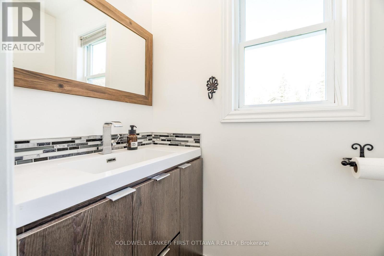 100 Manion Heights Crescent, Ottawa, Ontario  K0A 1L0 - Photo 23 - X12493144